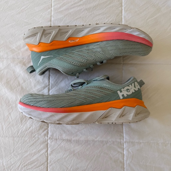 Hoka Women Arahi 4 So Light Blue and Orange Sneakers Size 7